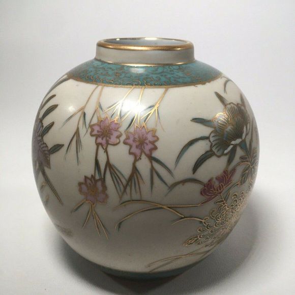 CHINA TRADER SATSUMA Porcelain Handpainted Vase - Picture 2 of 12
